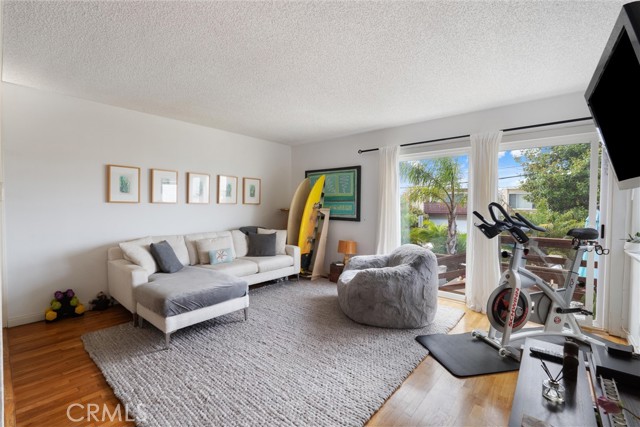 729 Longfellow Avenue, Hermosa Beach CA: https://media.crmls.org/medias/4f4ad565-2165-41bb-a3a5-89c093849d3c.jpg