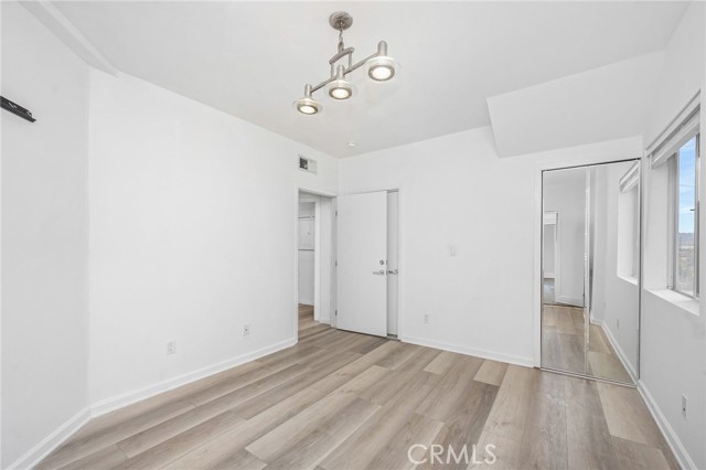 5220 Medina Road, Woodland Hills CA: https://media.crmls.org/medias/4f4addc8-8ed7-4953-b67e-729631a07778.jpg
