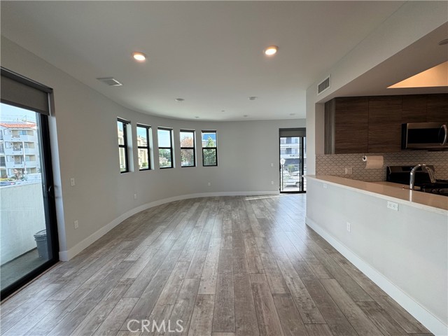 Detail Gallery Image 13 of 34 For 4383 N Sepulveda Blvd, Sherman Oaks,  CA 91403 - 2 Beds | 2 Baths