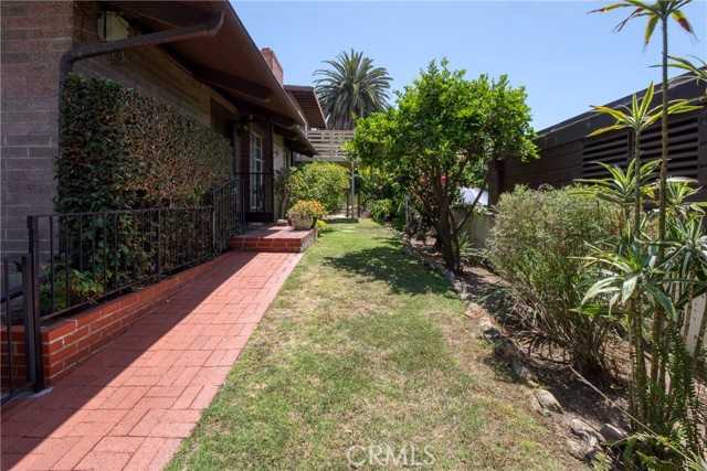 1878 Molino N Avenue, Signal Hill CA: https://media.crmls.org/medias/4f4af0ac-f915-4c15-b113-7db52ac59ad6.jpg