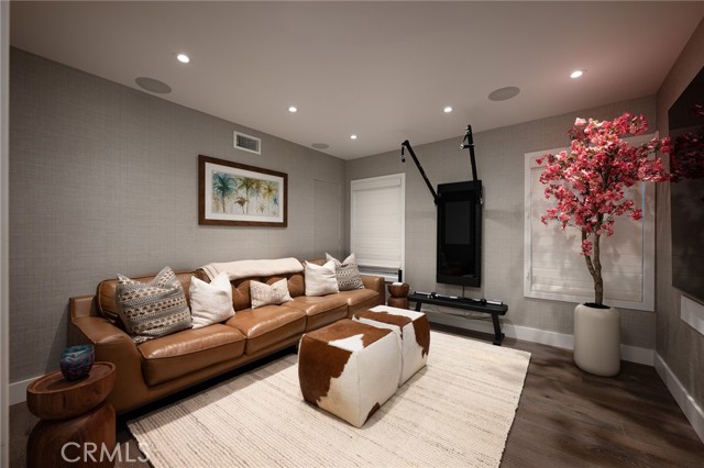 Detail Gallery Image 22 of 32 For 519 Signal Rd, Newport Beach,  CA 92663 - 6 Beds | 4/1 Baths