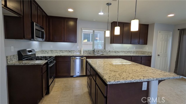 Detail Gallery Image 5 of 42 For 1424 Misty Ln, Beaumont,  CA 92223 - 4 Beds | 3 Baths