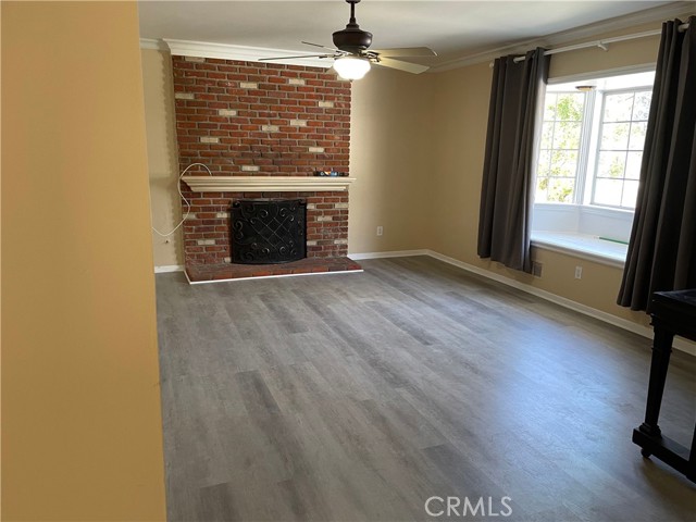 Detail Gallery Image 3 of 15 For 23832 Calvert St, Woodland Hills,  CA 91367 - 4 Beds | 2 Baths