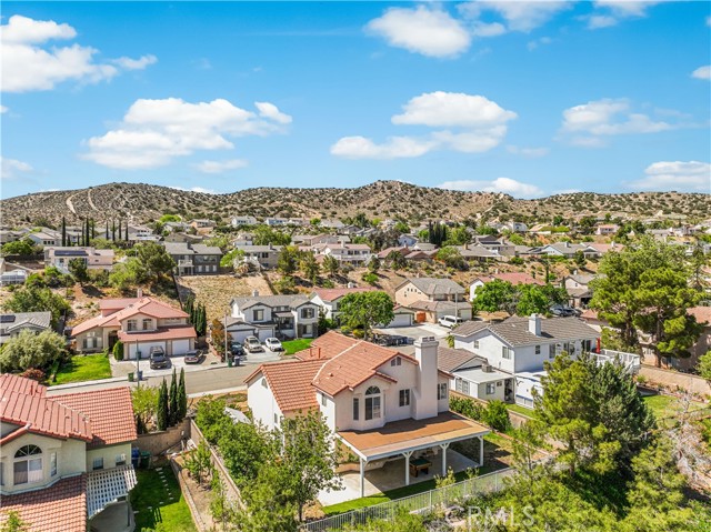 1215 Date Palm Drive, Palmdale CA: https://media.crmls.org/medias/4f4c031f-614d-4b4d-ad32-fdb55a4ade87.jpg