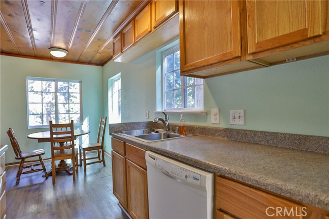 Detail Gallery Image 20 of 40 For 23339 Seeley Way, Crestline,  CA 92325 - 2 Beds | 2 Baths