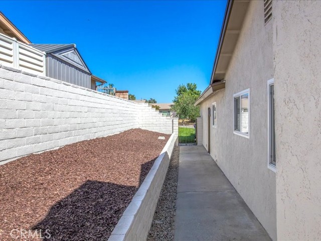 5734 N E Street, San Bernardino CA: https://media.crmls.org/medias/4f4e4c3d-5ec7-4722-be93-79cdfe1980ba.jpg