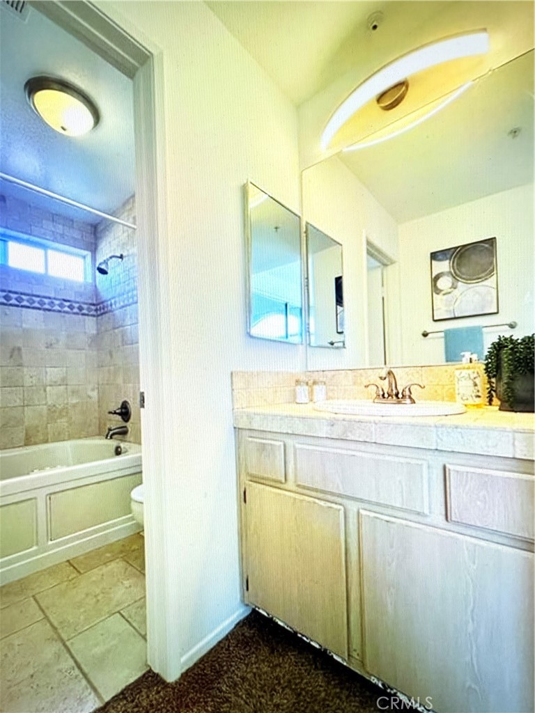 https://media.crmls.org/medias/4f4efbd5-98f9-41f3-a84f-1cfaf036c156.jpg?preset=X-Large