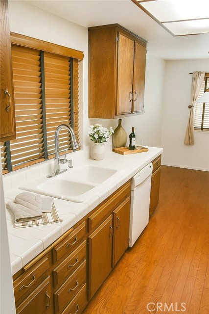 1111 S Coast Drive, Costa Mesa CA: https://media.crmls.org/medias/4f4ff6bb-309d-47ab-b43c-87efd79b87d4.jpg