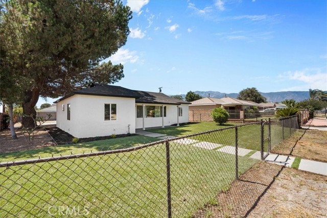 8316 Reseda Avenue, Fontana CA: https://media.crmls.org/medias/4f5041fd-47ca-4499-8b21-bb3f9cbc7f7c.jpg