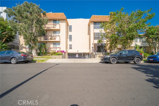 104 S Hayworth Avenue, Los Angeles CA: https://media.crmls.org/medias/4f50eb4e-e526-40e5-9dae-d7af27b14364.jpg