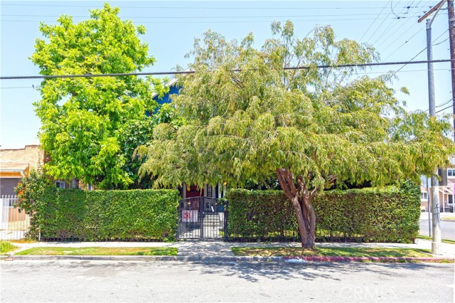 1327 W 35th Street, Los Angeles CA: https://media.crmls.org/medias/4f511125-7d90-4f04-a0e1-b85fe45ee5f3.jpg
