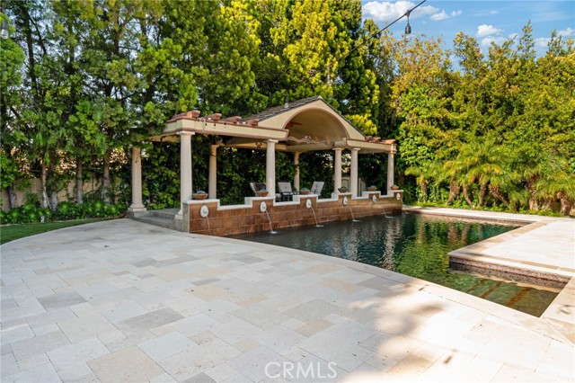 15737 Sutton Street, Encino CA: https://media.crmls.org/medias/4f51edaa-e910-4984-9e46-5819d58789d4.jpg