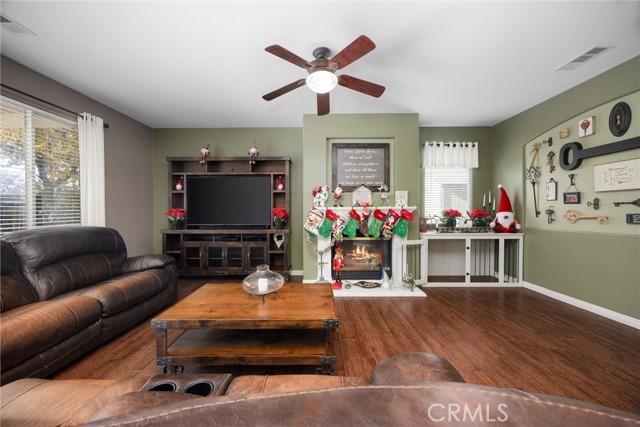 Detail Gallery Image 23 of 67 For 12809 Trafalgar Square, Bakersfield,  CA 93312 - 5 Beds | 3 Baths