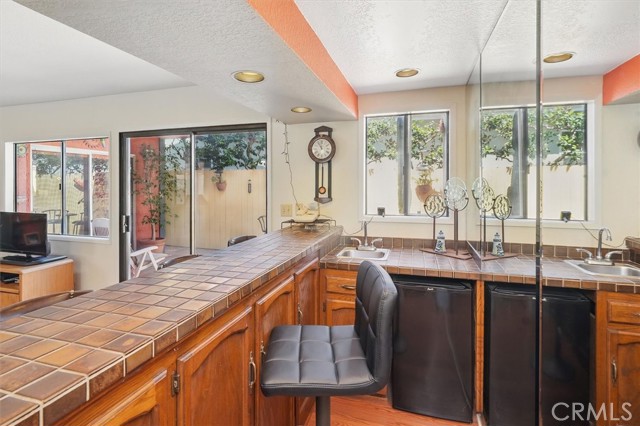 537 3rd Street, Manhattan Beach CA: https://media.crmls.org/medias/4f53040a-c3f0-472e-a435-926306c0f90e.jpg