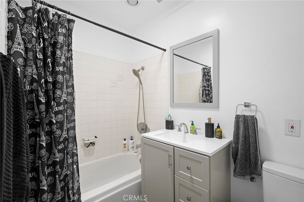 https://media.crmls.org/medias/4f5384ae-c5b0-4563-8cf9-49dcc8fd2401.jpg?preset=X-Large