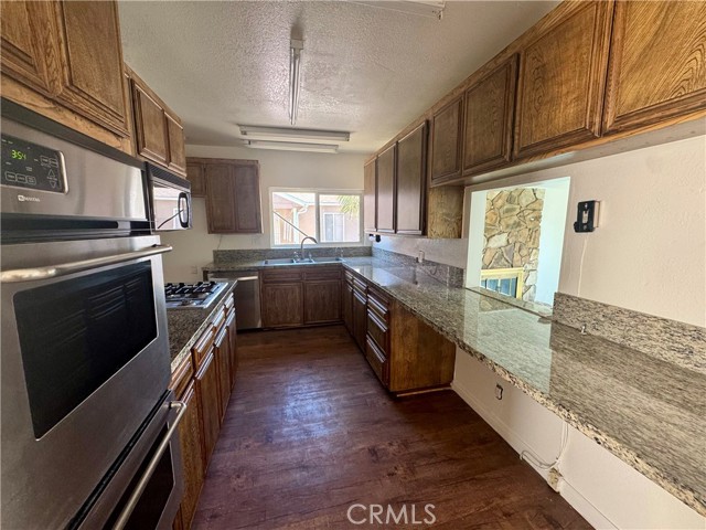 Detail Gallery Image 3 of 6 For 11536 Cimarron Ave, Hawthorne,  CA 90250 - 3 Beds | 2 Baths