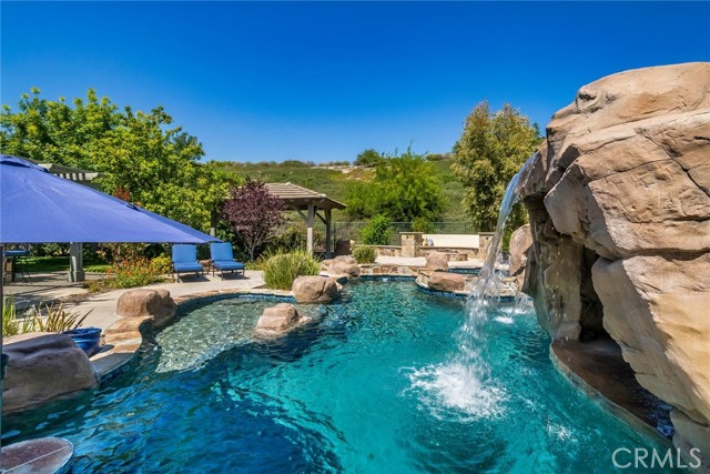 17138 Hickory Ridge Court, Canyon Country CA: https://media.crmls.org/medias/4f5508a0-611b-49cd-a5f4-5a79a7729270.jpg
