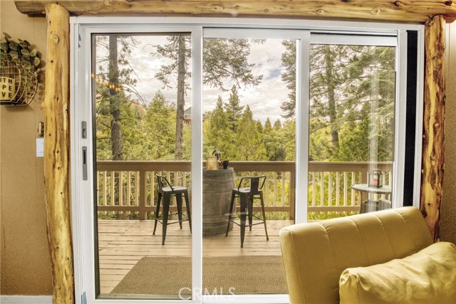 875 Brentwood Drive, Lake Arrowhead CA: https://media.crmls.org/medias/4f560ad0-400d-4db4-9cd1-8d47f6f1c81e.jpg