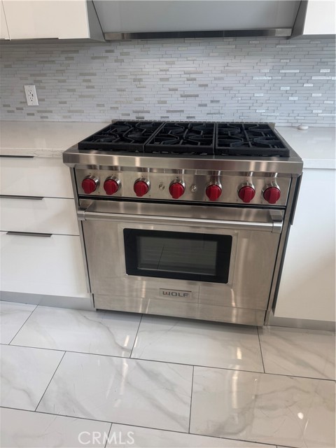 Detail Gallery Image 10 of 31 For 7127 White Oak, Reseda,  CA 91335 - 4 Beds | 3 Baths