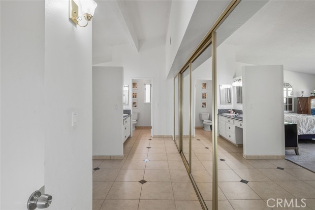 15232 Lille Circle, Irvine CA: https://media.crmls.org/medias/4f57ecbb-1f9e-4fb2-96ae-659b41db556f.jpg