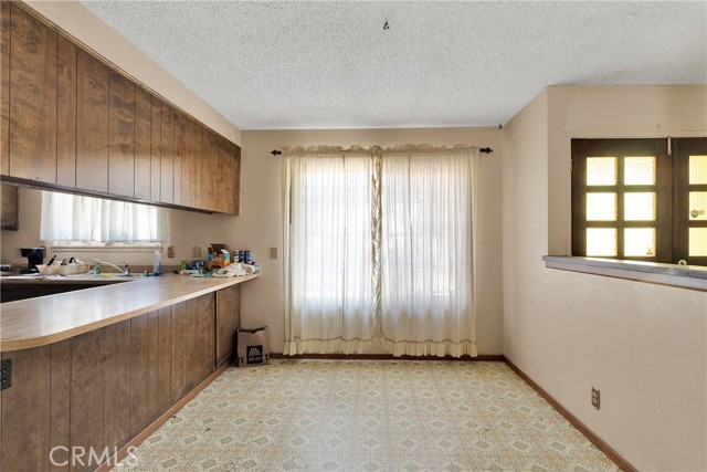 Detail Gallery Image 5 of 34 For 14122 Pawnee Rd, Apple Valley,  CA 92307 - 3 Beds | 2 Baths