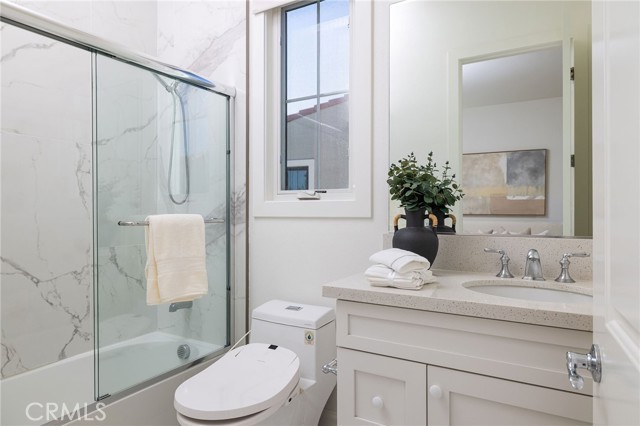 Detail Gallery Image 28 of 52 For 104 Interstellar, Irvine,  CA 92618 - 5 Beds | 5/1 Baths