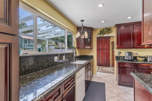 4817 Quartz Hill Rd, Quartz Hill CA: https://media.crmls.org/medias/4f594fdc-a460-4334-82a1-092bcbb4b010.jpg