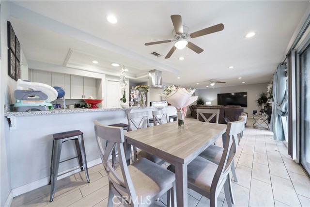 Detail Gallery Image 13 of 48 For 14215 Canterbury Dr, Victorville,  CA 92395 - 3 Beds | 2 Baths