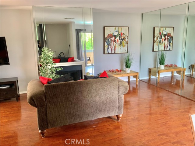 Detail Gallery Image 20 of 45 For 9917 Independence Ave #C,  Chatsworth,  CA 91311 - 2 Beds | 2 Baths