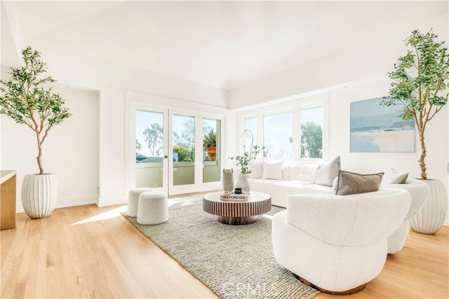 432 Holly Street, Laguna Beach CA: https://media.crmls.org/medias/4f5b695b-c008-44ea-a9c3-af1fb6917b2d.jpg