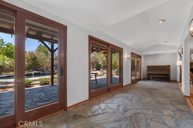 10335 Sylvia Avenue, Porter Ranch CA: https://media.crmls.org/medias/4f5bc792-1677-49c7-ab06-28ca2acf5de8.jpg