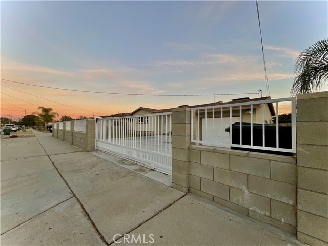 Detail Gallery Image 2 of 4 For 16319 Athol St, Fontana,  CA 92335 - 2 Beds | 1/1 Baths