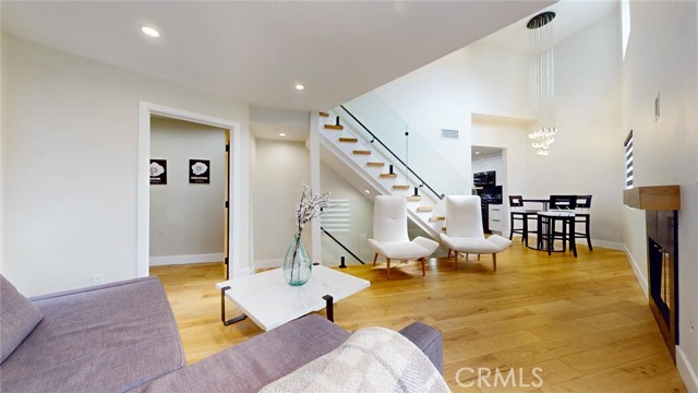 Detail Gallery Image 3 of 18 For 4139 Cahuenga Bld #106,  Toluca Lake,  CA 91602 - 1 Beds | 1/1 Baths
