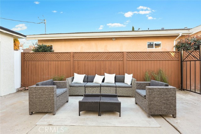 Detail Gallery Image 42 of 49 For 5052 Newcastle, Encino,  CA 91316 - 3 Beds | 2 Baths