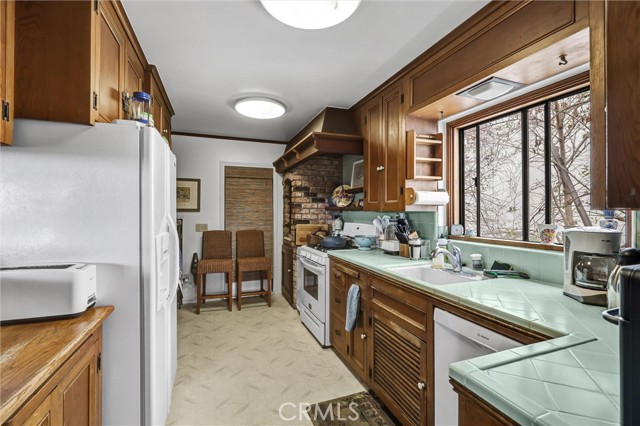 266 Grandview, Laguna Beach CA: https://media.crmls.org/medias/4f60cd7c-272a-48e2-bd6e-b44aede1665e.jpg