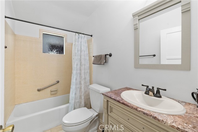 Detail Gallery Image 28 of 39 For 17419 Leadwell, Lake Balboa,  CA 91406 - 4 Beds | 2 Baths