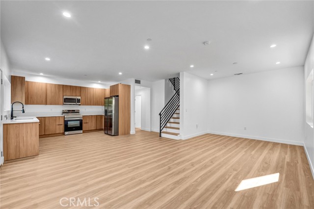 7320 Newcastle, Reseda CA: https://media.crmls.org/medias/4f617174-36ee-4b7c-a75b-3881af3ea028.jpg