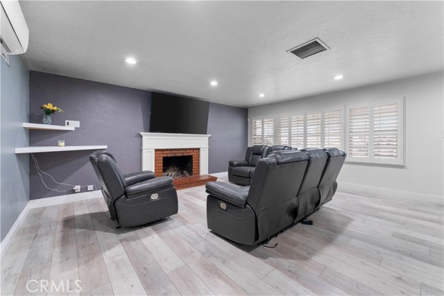 Detail Gallery Image 4 of 27 For 44410 Loneoak, Lancaster,  CA 93534 - 4 Beds | 2 Baths