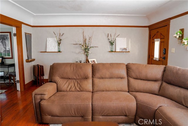 7319 Owensmouth Avenue, Canoga Park CA: https://media.crmls.org/medias/4f61d186-ed67-43cf-a97c-0fbbb665b1b0.jpg