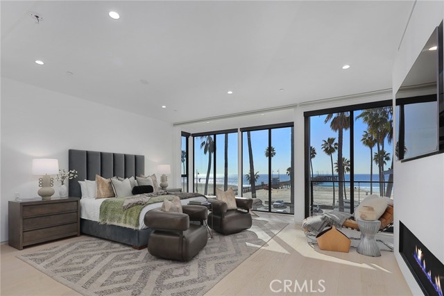 3011 Ocean Front Walk, Venice CA: https://media.crmls.org/medias/4f63054c-18c3-4f75-a694-def4d92641df.jpg