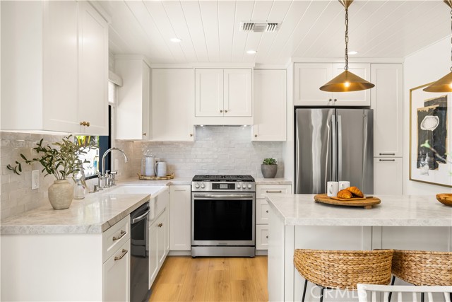 2134 Orange Avenue, Costa Mesa CA: https://media.crmls.org/medias/4f630a97-ef3e-45b1-8a44-88fb52850633.jpg