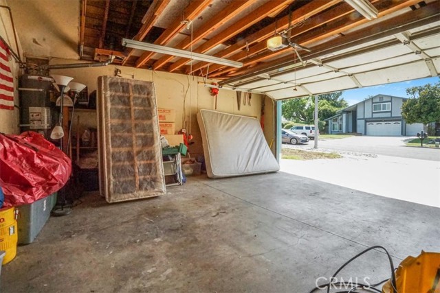 1991 Wren Avenue, Corona CA: https://media.crmls.org/medias/4f6379cc-c4a5-4b5c-9530-5ebfa6376dcb.jpg