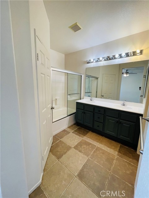 649 Sumner Way, Oceanside CA: https://media.crmls.org/medias/4f643178-8a9d-4693-aec0-dca6cba5f113.jpg