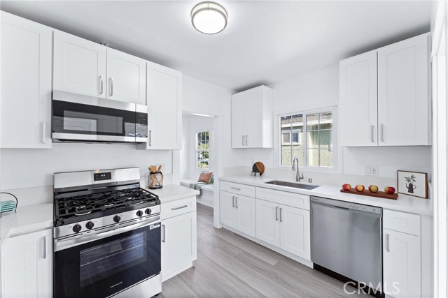 765 Loma Avenue, Long Beach CA: https://media.crmls.org/medias/4f645536-1406-49a4-a09a-c915f2bf4444.jpg