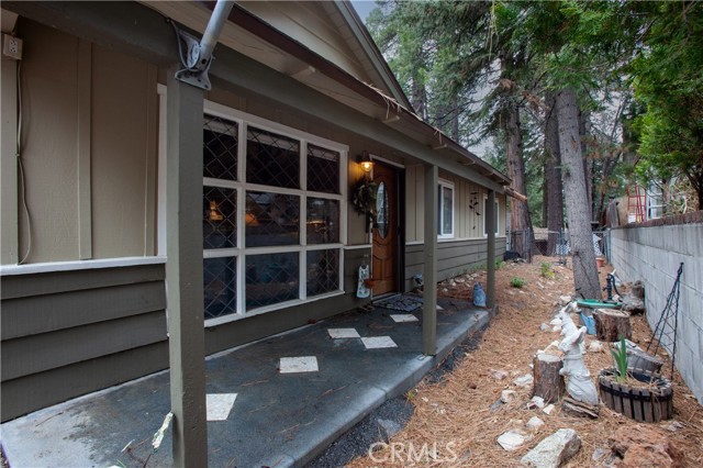 Detail Gallery Image 2 of 28 For 31510 Overhill Dr., Running Springs,  CA 92382 - 3 Beds | 3 Baths