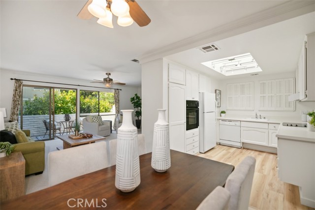 933 Avenida Majorca, Laguna Woods CA: https://media.crmls.org/medias/4f653a26-966b-4f2f-9df7-a4e67a278407.jpg