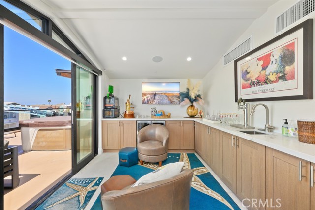 Detail Gallery Image 9 of 10 For 504 E Balboa Blvd, Newport Beach,  CA 92661 - 3 Beds | 2 Baths