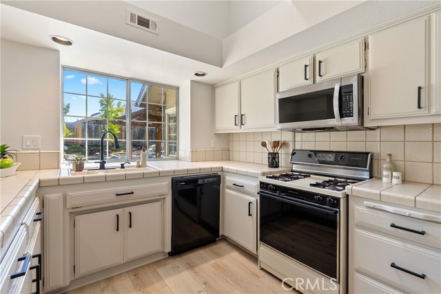 Detail Gallery Image 13 of 43 For 284 Shoshone Dr, Paso Robles,  CA 93446 - 4 Beds | 3 Baths