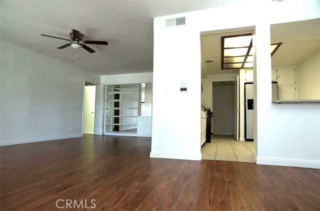 Detail Gallery Image 3 of 26 For 15325 Magnolia #102,  Sherman Oaks,  CA 91403 - 2 Beds | 2 Baths