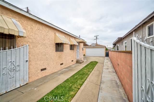 Detail Gallery Image 5 of 46 For 5013 Nobel St, Commerce,  CA 90040 - 3 Beds | 2 Baths